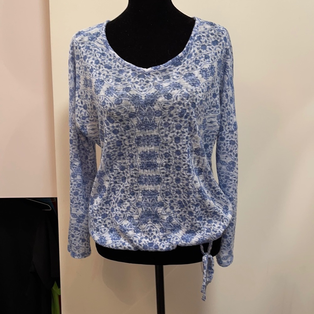 Tie bottom shirt